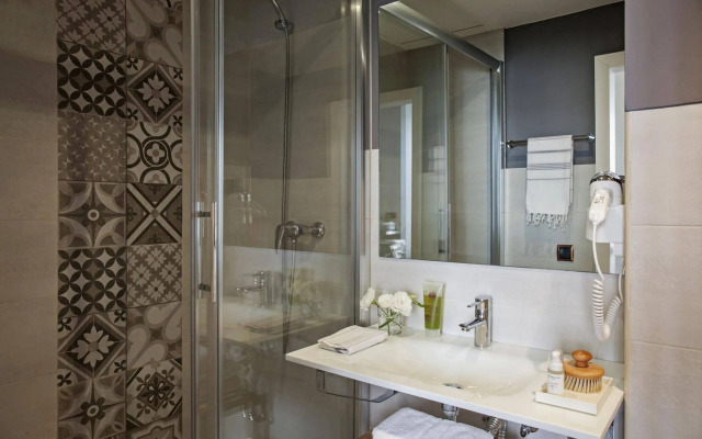 Ainb Born-damas Apartments