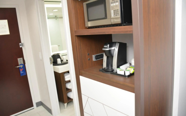 Four Points by Sheraton Fayetteville Fort Liberty