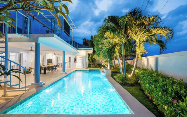 Kira Japandi Escape Sauna Rooftop Cinema