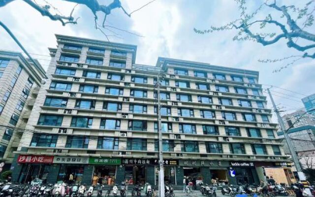 Qingzhuang Homestay (North XiZang Road)