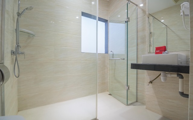 RedDoorz Premium near Grand Batam Mall