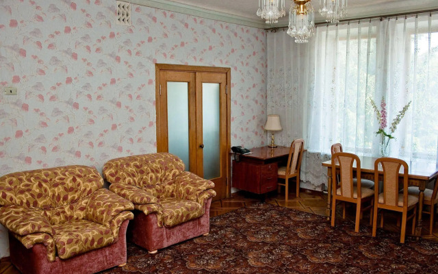 Zhovtneviy Hotel