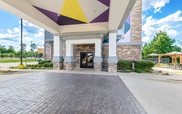 Spark by Hilton Longview