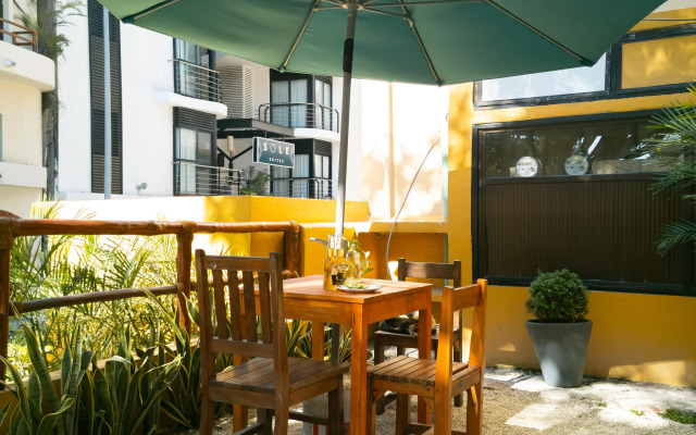 Beach House Hotel