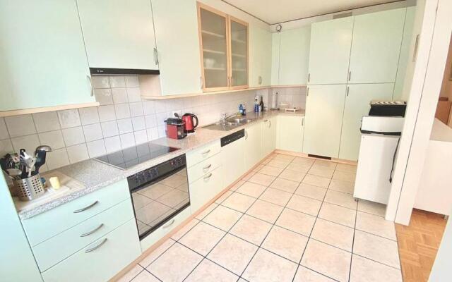 Close to the lake and very spacious 3 bedroom