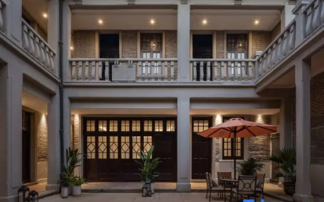 Blossom Manoir Lujiazui · Oriental Treasury