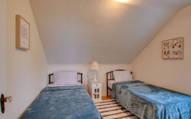 Lakefront Algoma Home w/ Deck, Grill & Fireplace