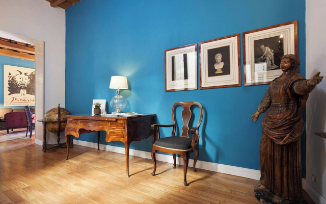 Picasso Large apt Antiques and Charm on Giulia Street