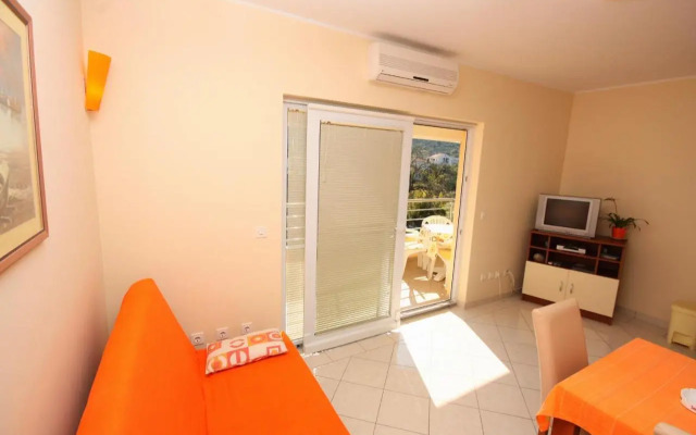 Apartments by the sea Vinisce, Trogir - 5229