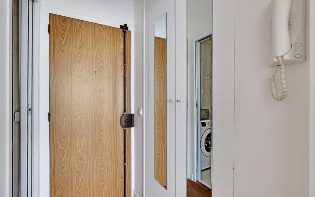 Modern Brunel Classic 1 Bed Apt With Balcony in Paris
