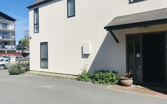 Salisbury St Villa 1