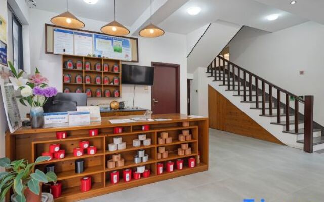 Row 3 No. 7 Hostel