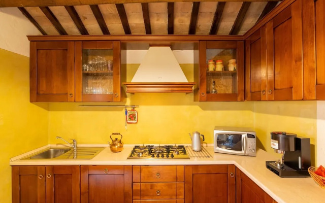 Gorgeous Apartment With Pool Near Sibillini Mountains