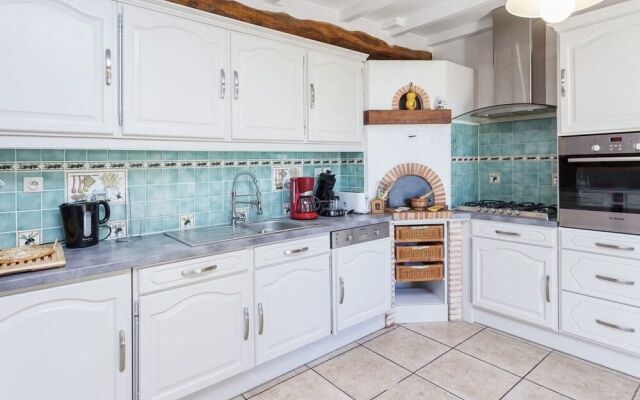 Lovely Holiday Home in Thedirac with Swimming Pool