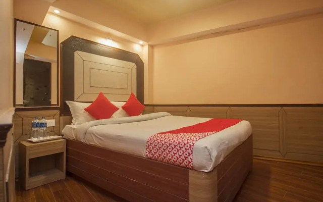 Oyo 22296 New Amber Hotel