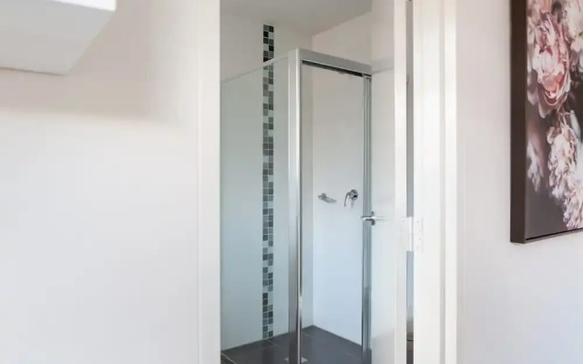 Bright Studio Steps From Westmead Hospital