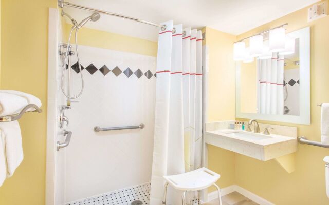 MainStay Suites Sterling near Dulles Town Center