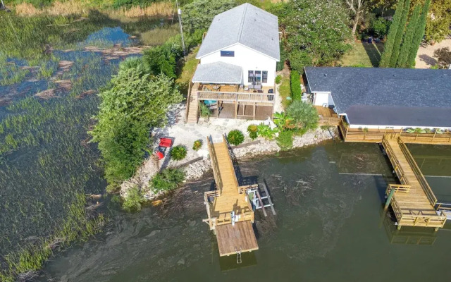 Riverfront Savannah Retreat w/ Private Dock!
