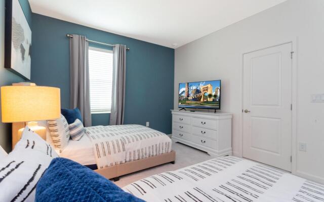 Large Themed Bedroom Home Near Disney