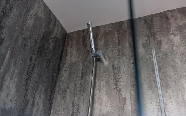 Modern 3 Bed House-free Parking