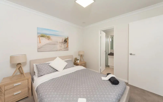 Lakeview Apartment Suite 16