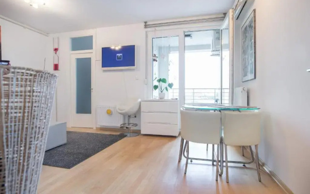 Cozy & Modern Studio with Balcony