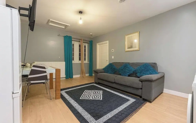 Charming High Wycombe Apartment