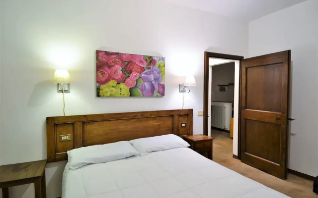 Countryside Retreat With Pool, Mantignana