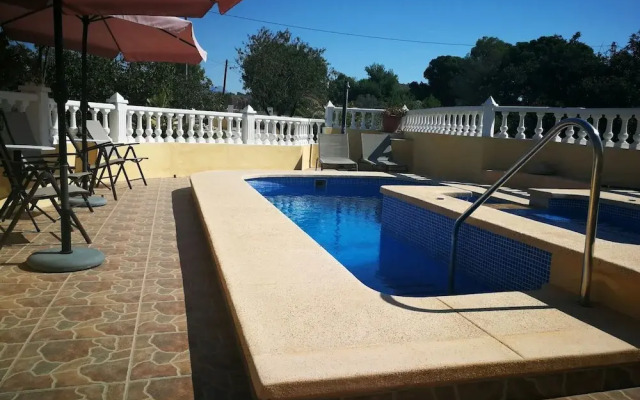 Lovely Holiday Home in Aigues With Private Swimming Pool