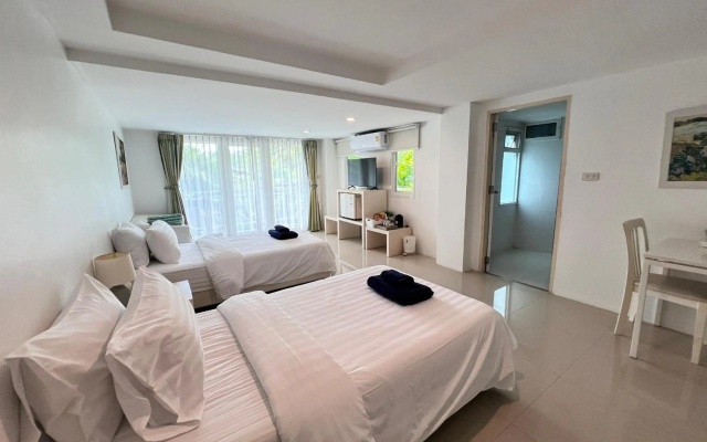 The Terrace Hotel – Guest Rooms – Nakhon Si Thammarat