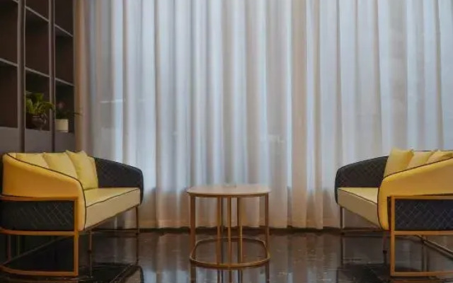 Chuxiong Jinqianwan Hotel