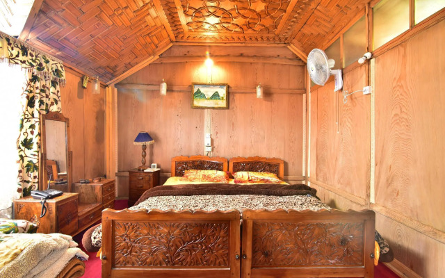 Houseboat Zaindari Palace