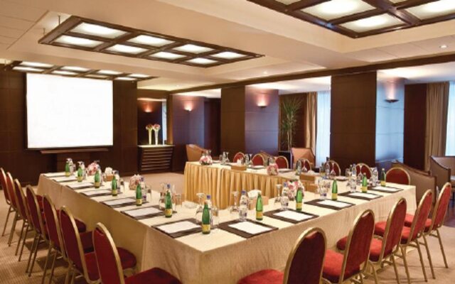 Raouche Arjaan by Rotana Hotel