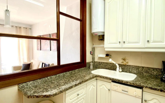 House in front of the beach with sea view