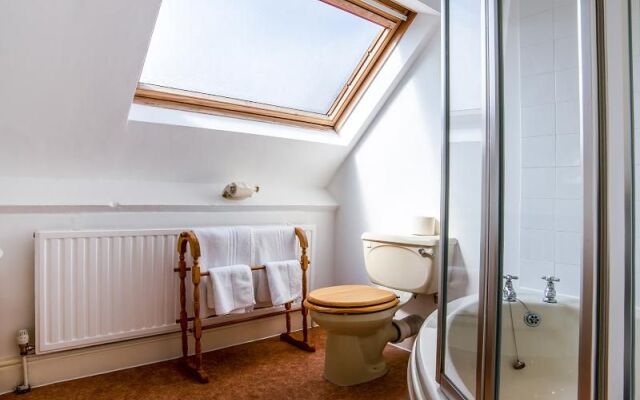 The Briary Hotel - Guest House