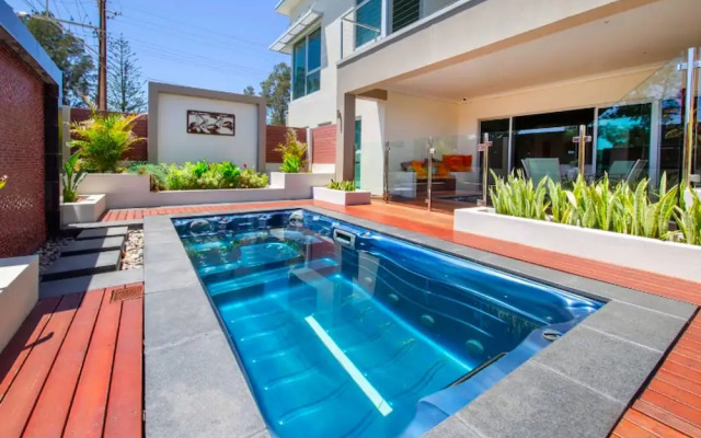 Adelphi Waterfront 2 Bedroom Ground Floor Home