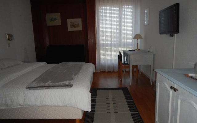 Hôtel du Grand-Pré – Guest Rooms – Marly