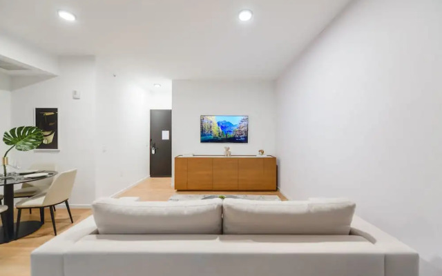 Studio with a City View Near Bayside
