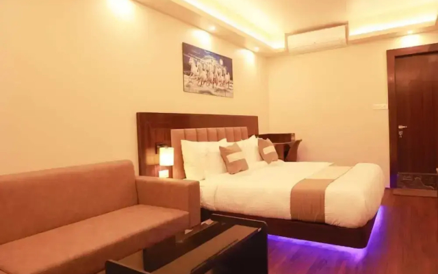 Xcelsior Hotel And Spa