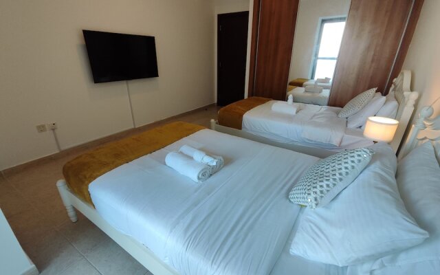 Lux BnB Princess Tower I  Palm & Ocean Views