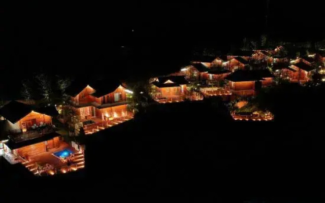 Tengchong Ginkgo Town Mid-Levels Cliff Hotel