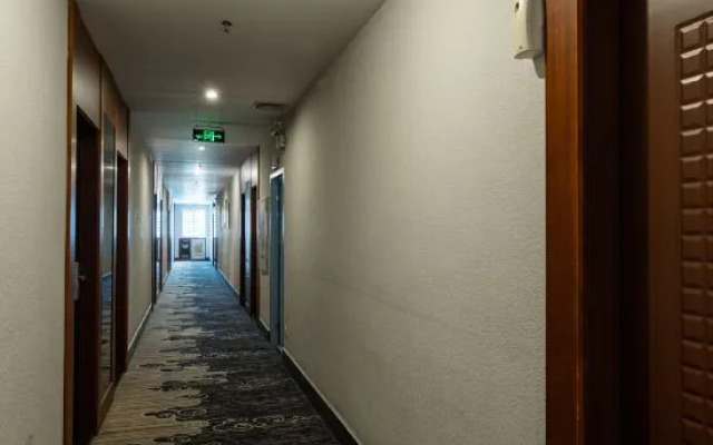 Jiangmen Baiwo Hotel (Wuyi Hospital of Traditional Chinese Medicine West Area)