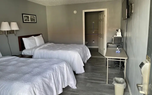 Covered Bridge Inn & Suites