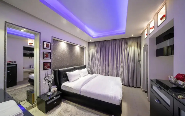 Luxury Three bedroom Apt Al Yasmin