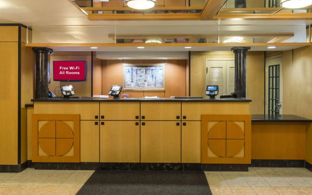 Red Roof Inn PLUS+ Columbus Downtown-Convention Center