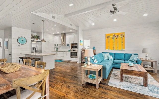 Dauphin Beach House 3 Bedroom & Pool