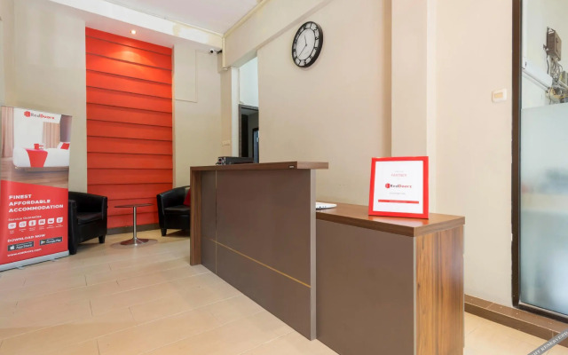 RedDoorz near Grand City Mall 2