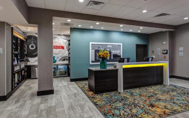 Hampton Inn & Suites Wichita/Airport
