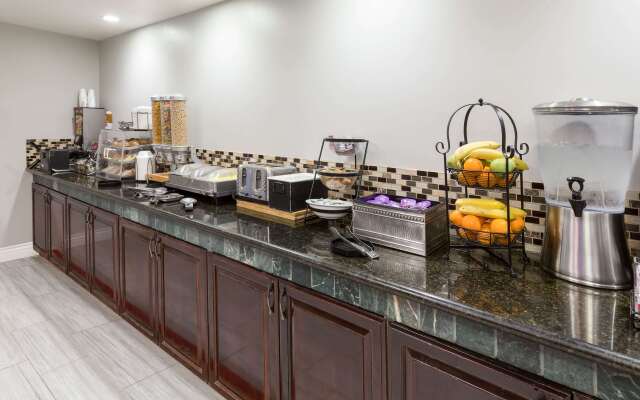 La Quinta Inn & Suites by Wyndham Visalia/Sequoia Gateway