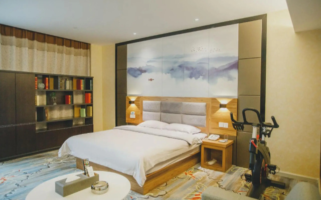 Xinjiang Tianshan Snow Leopard Hotel